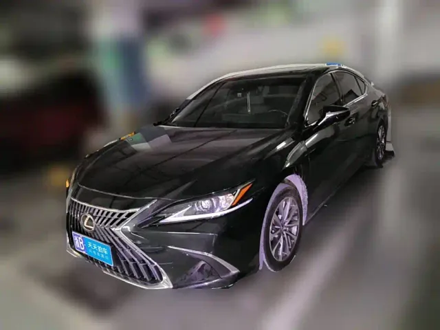 Фотография автомобиля — Lexus ES