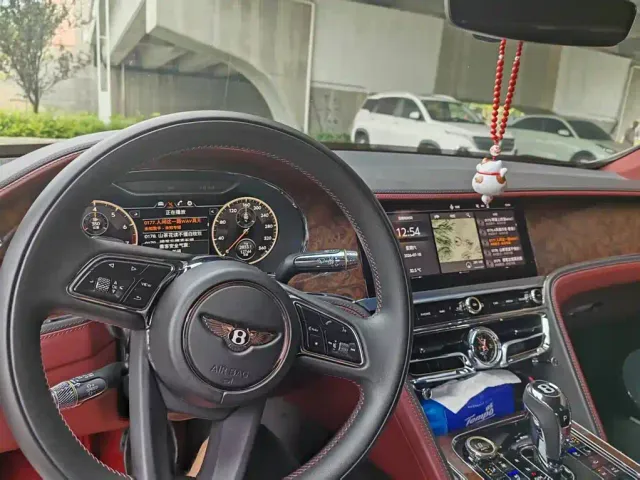 Bentley Flying Spur — Фото автомобиля 12
