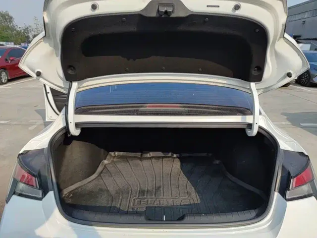 Hyundai Elantra — Фото автомобиля 18