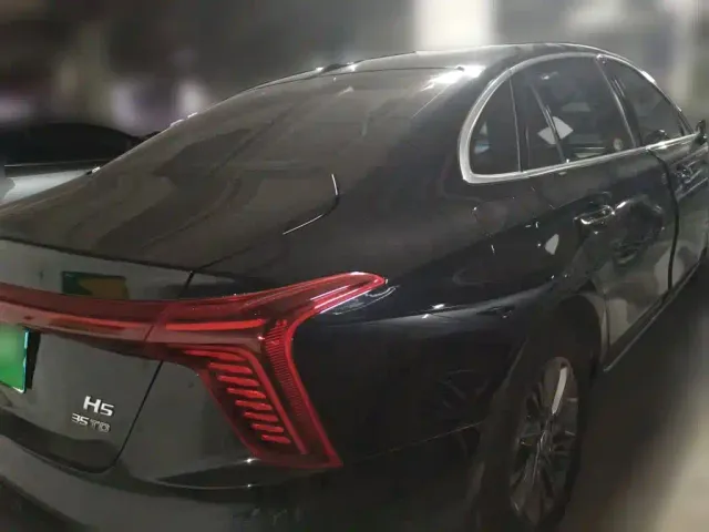 Hongqi H5 — Фото автомобиля 6
