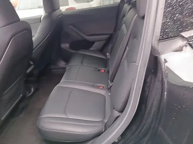 Tesla Model Y — Фото автомобиля 16