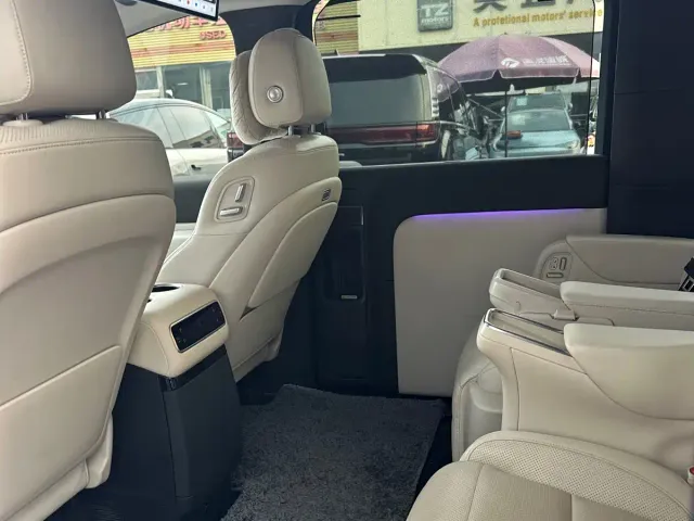 Li Auto MEGA — Фото автомобиля 6