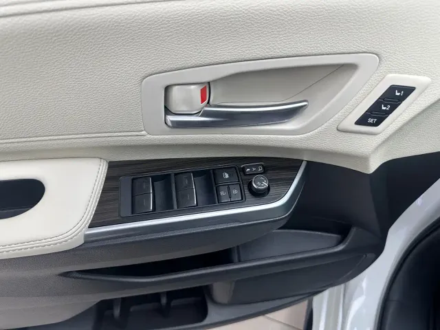 Toyota Sienna — Фото автомобиля 17