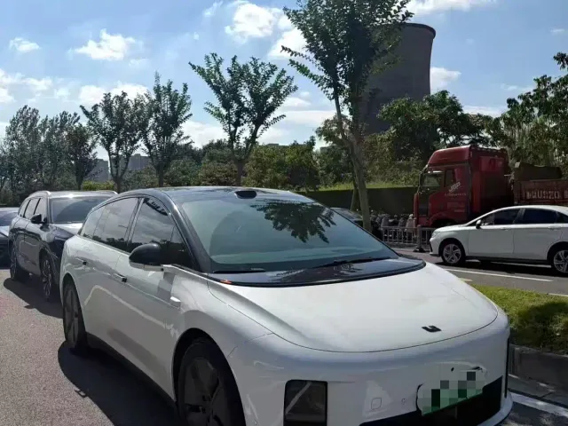 Li Auto i6 — Фото автомобиля 2