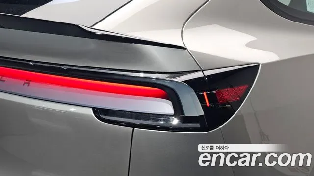 Tesla Model Y — Фото автомобиля 8