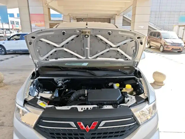 Wuling Hongguang V — Фото автомобиля 19