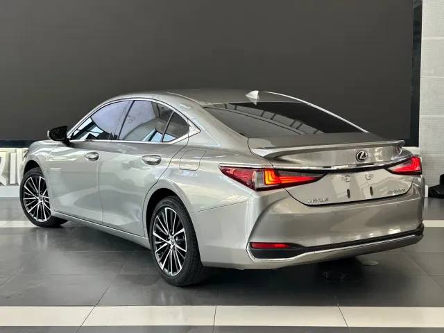 Lexus ES — Фото автомобиля 6