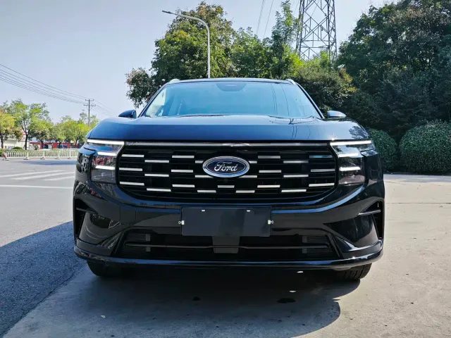 Ford Edge — Фото автомобиля 3