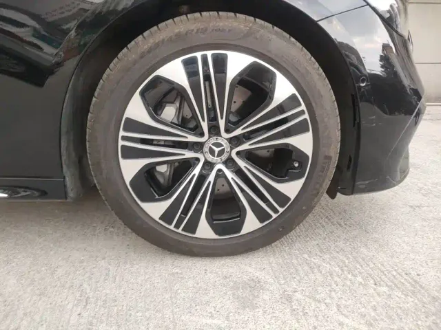 Mercedes-Benz E-Class — Фото автомобиля 8