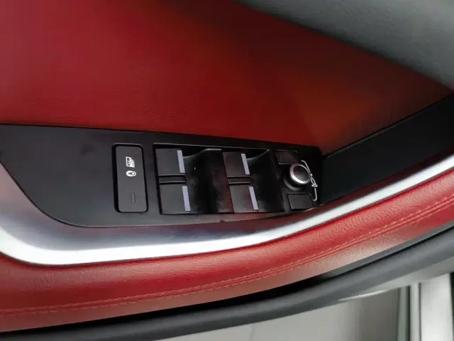 Jaguar XEL — Фото автомобиля 9