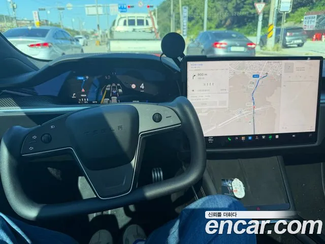Tesla Model S — Фото автомобиля 13
