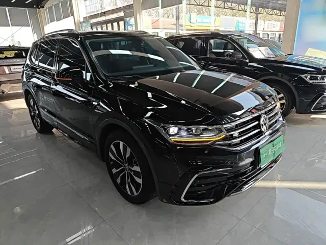 Volkswagen Tiguan L — Фото автомобиля 3