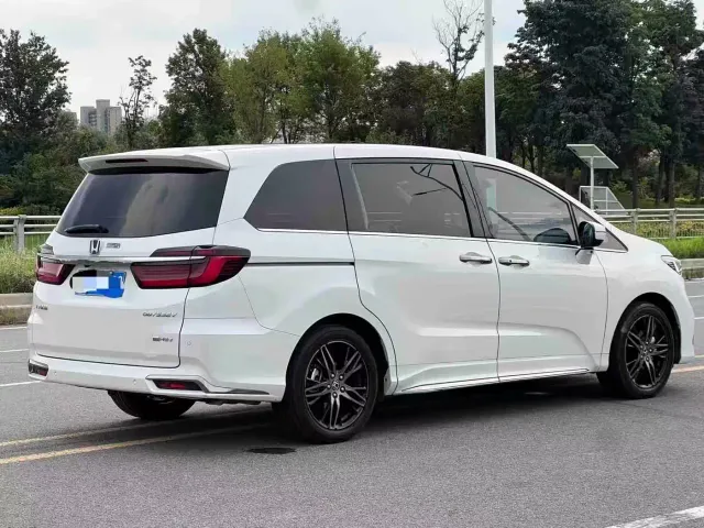 Honda Odyssey — Фото автомобиля 4