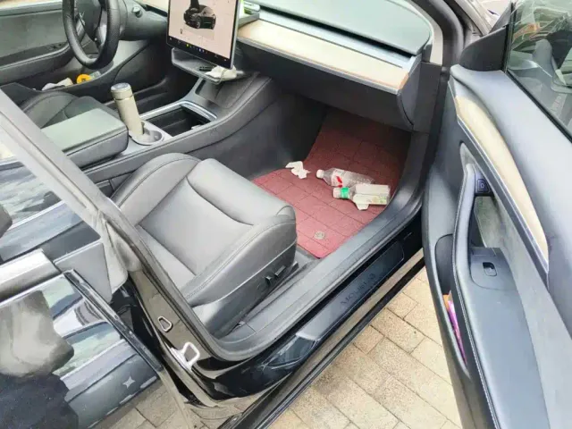 Tesla Model 3 — Фото автомобиля 13