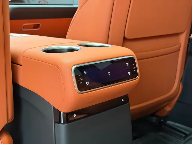 Li Auto L8 — Фото автомобиля 19