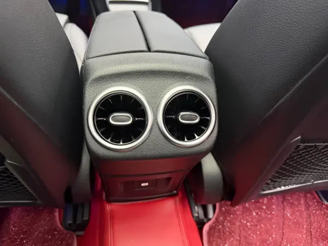 Mercedes-Benz A-Class — Фото автомобиля 11