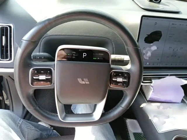Li Auto L9 — Фото автомобиля 2