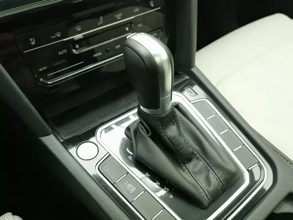 Volkswagen Magotan 2023 Model 2 Million Commemorative Edition 330TSI DSG Luxury — Фото автомобиля 13