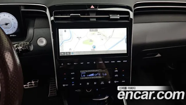 Hyundai Tucson Tucson (NX4) Бензин 1.6 турбо 2WD — Фото автомобиля 16