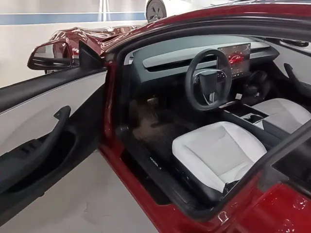 Tesla Model 3 — Фото автомобиля 15