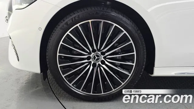 Mercedes-Benz E-Class — Фото автомобиля 5