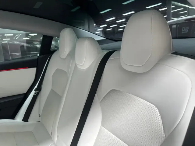 Tesla Model 3 — Фото автомобиля 14