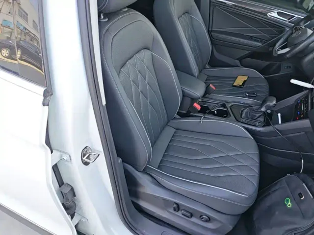 Volkswagen Tiguan L — Фото автомобиля 24
