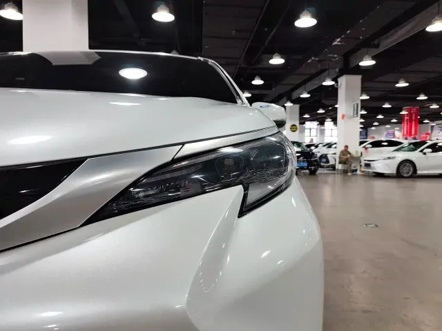 Toyota Sienna — Фото автомобиля 18