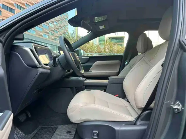 Volvo XC70 Plug-in Hybrid — Фото автомобиля 5