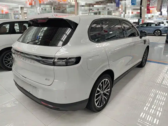 Leapmotor B10 — Фото автомобиля 6