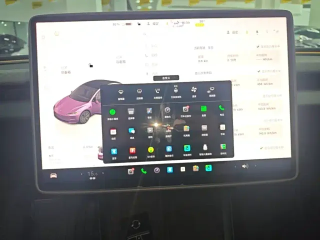 Tesla Model 3 — Фото автомобиля 12