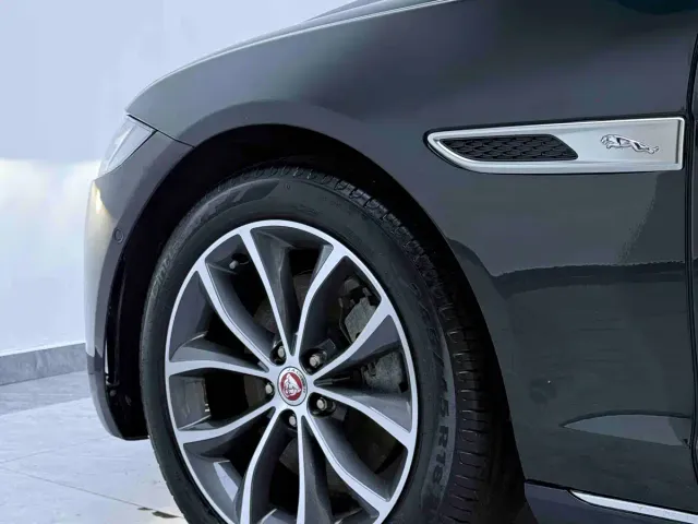 Jaguar XFL — Фото автомобиля 15