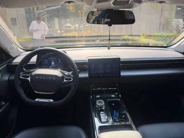 Wuling Starlight — Фото автомобиля 6