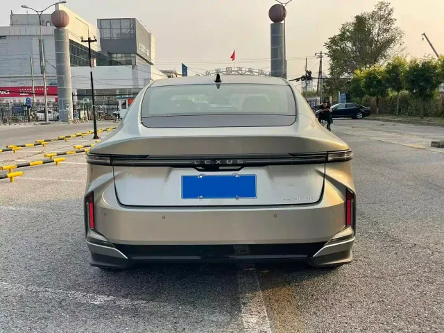 Lexus ES — Фото автомобиля 6