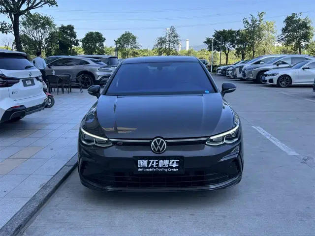 Volkswagen Golf — Фото автомобиля 2