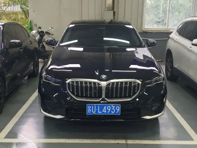 BMW 5 Series — Фото автомобиля 2