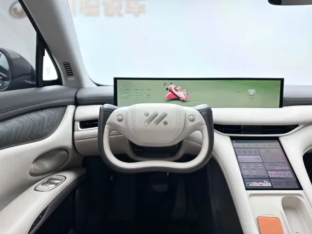 IM Motors LS6 — Фото автомобиля 13