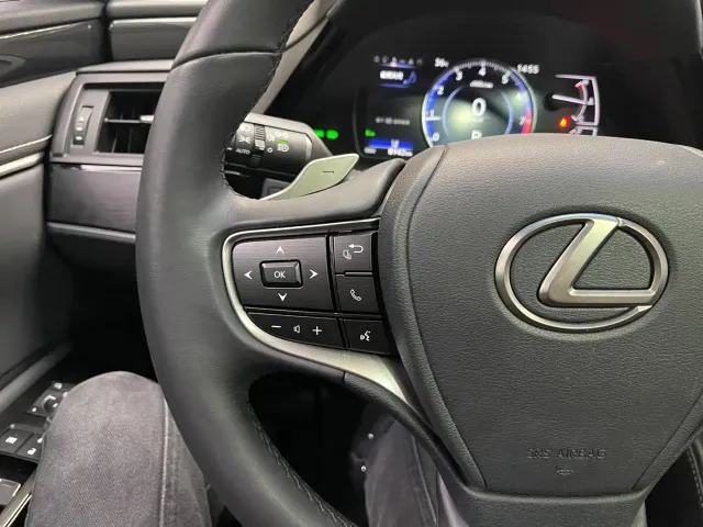 Lexus ES — Фото автомобиля 25