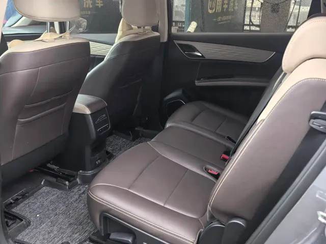 BYD Song MAX — Фото автомобиля 14