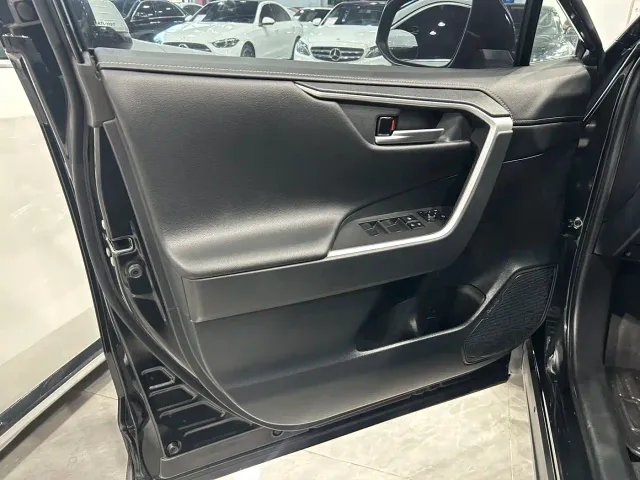 Toyota RAV4 — Фото автомобиля 10
