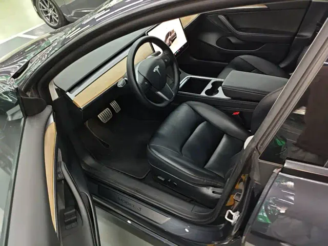 Tesla Model 3 — Фото автомобиля 15