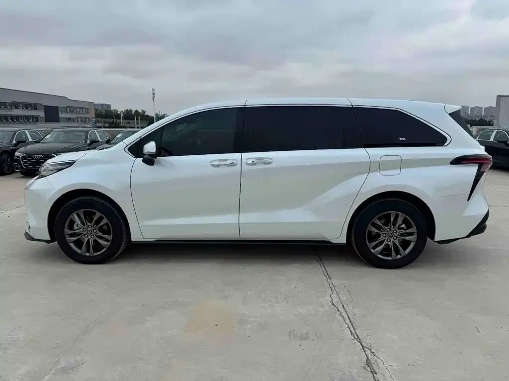 Toyota Toyota Sienna 2026 2.5L Hybrid AWD Luxury Edition — Фото автомобиля 4