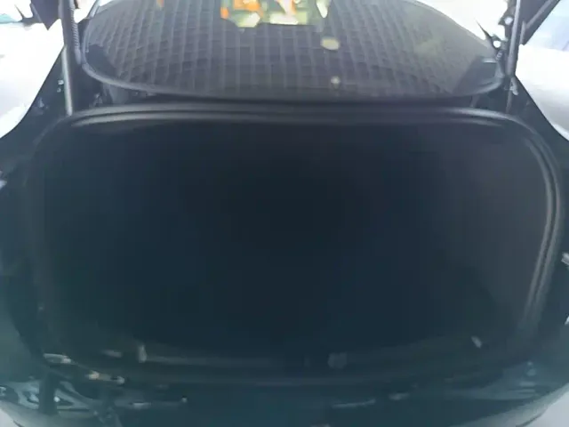 Tesla Model 3 — Фото автомобиля 18