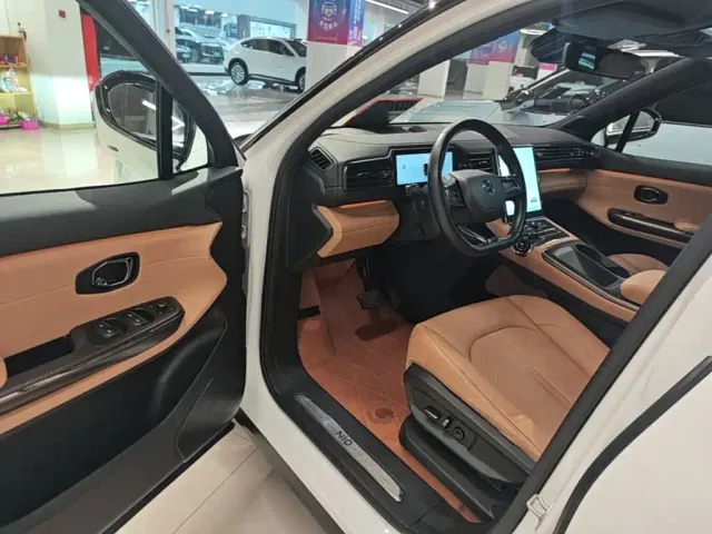 Nio ES6 — Фото автомобиля 15