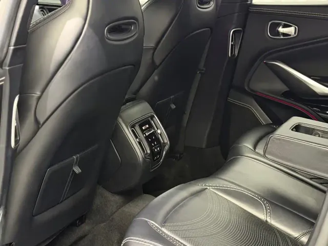 Aston Martin DBX — Фото автомобиля 14