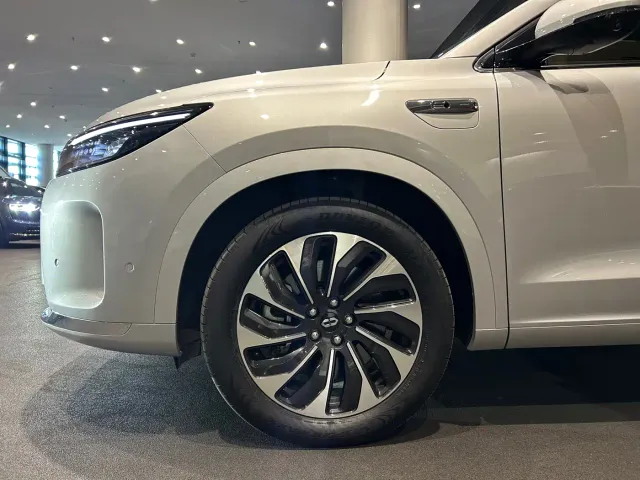 Aito M7 — Фото автомобиля 4
