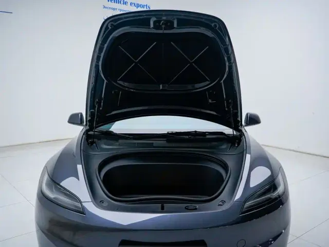 Tesla Model 3 — Фото автомобиля 10