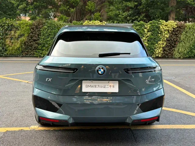 BMW iX — Фото автомобиля 4