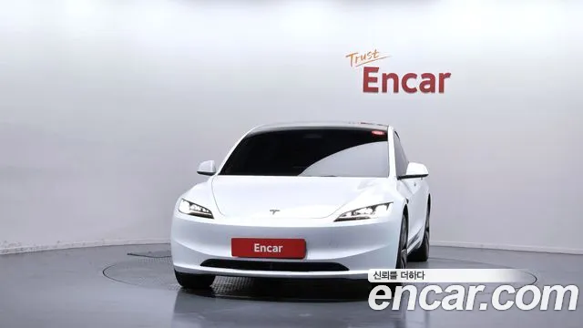 Tesla Model 3 — Фото автомобиля 3