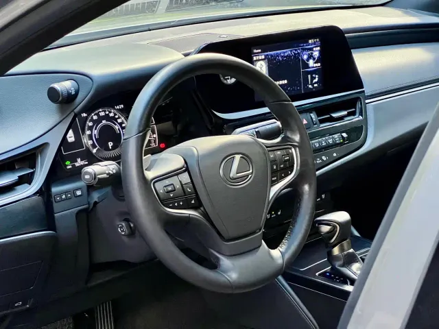 Lexus ES — Фото автомобиля 18